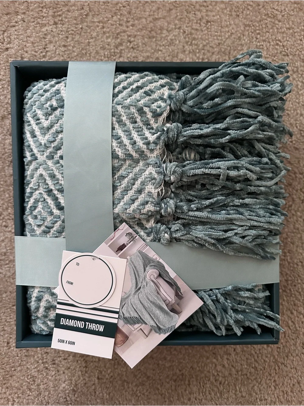 Cozy Diamond Pattern Throw Blanket in Light Teal